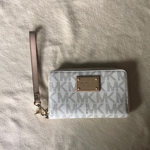 Michael kors wristlet